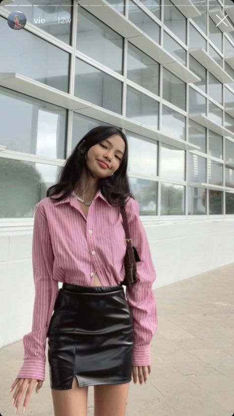 Pink Shirt And Skirt Outfit, Skirt Outfits Korean, Simple Style Outfits, 90s Model, Concept Clothing, Fashion Attire, Skirt Outfit, Satin Skirt, Basic Outfits