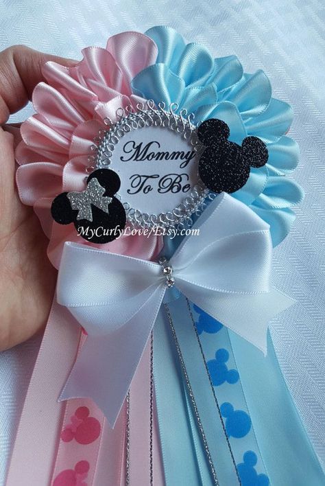 Baby Shower Reveal Ideas, Disney Gender Reveal, Minnie Baby Shower, Mickey Baby Showers, Gender Reveal Box, Gender Reveal Baby Shower Themes, Baby Gender Reveal Party Decorations, Gender Reveal Party Games, Bow Gender Reveal