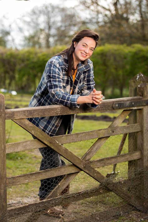 Frances Tophill reveals the surprising colour she one painted her family bathroom Allotment Shed, Love Your Garden, Random Celebrities, Country Living Uk, Decorating Advice, Grey Furniture, Grey Carpet, Family Bathroom, House Beautiful