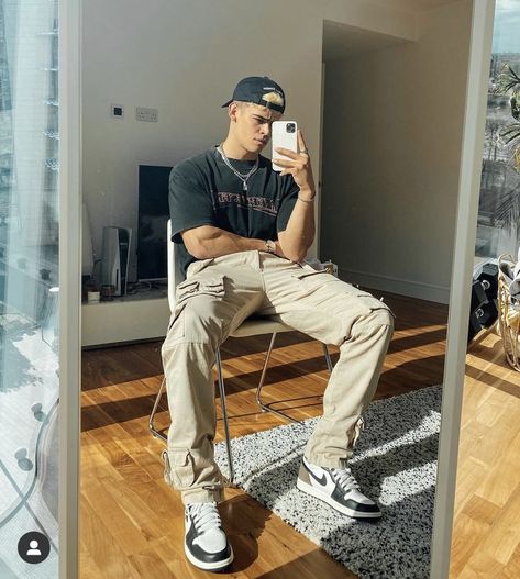 Jordan 1 Mens Outfit, Dark Mocha 1s Outfit Men, Outfits Con Jordan 1 Hombre, Mocha 1s Outfit Men, Jordan 1 Mocha Outfit Mens, Jordan Shoes Style, Cargo Pants Outfit Men, Cargo Coat, Jordan Outfit