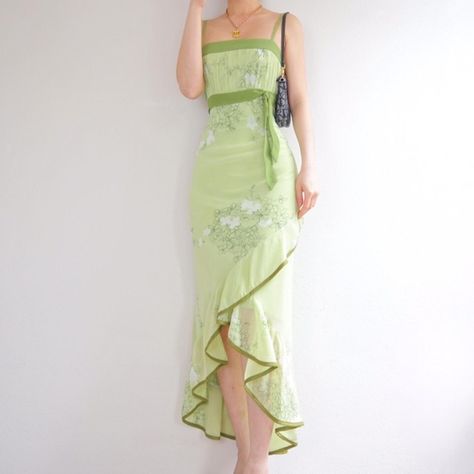 Light Green Hoco Dress, Light Green Prom Dresses, Light Green Prom Dress, Green Hoco Dress, Baddie Dresses, Green Prom Dresses, High Low Dress Formal, Fashion Infographic, Milkmaid Dress