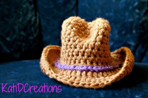 Patrón gratis amigurumi de sombrero de vaquero o cowboy Espero que os guste tanto como a mi! Idioma: Inglés Visto en la red y colgado en mi pagina: Crochet Cowboy Boots, Newborn Cowboy, Crochet Cowboy Hats, Cowboy Hat Pattern, Cowboy Crochet, Crochet Photo Props, Crochet Baby Hat Patterns, Cowboy Baby, Crocheted Hat