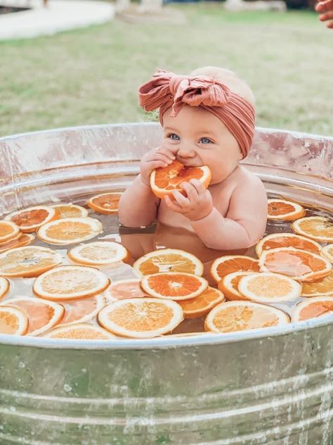 Summer Baby Pictures, Summer Baby Photos, Six Month Baby, Baby Milk Bath, Fall Baby Pictures, Baby Photo Ideas, 6 Month Baby Picture Ideas, Photo Bb, Baby Milestones Pictures