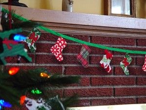 Free Sewing Tutorial: Christmas Stocking Bunting - I Sew Free Christmas Bunting Ideas, Bunting Ideas, Cute Christmas Stockings, Frugal Christmas, Christmas Sewing Projects, Christmas Stockings Diy, Christmas Bunting, Fun Christmas Crafts, Sewing Tutorials Free