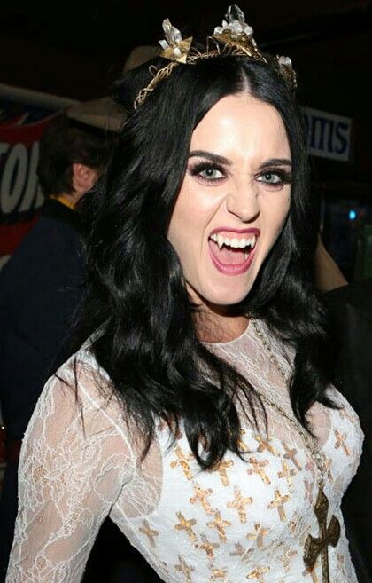 Katy Perry Vampire Katy Perry Halloween, Vampire Costume, Skull Tattoos, Other Woman, Katy Perry, Celebrities Female, Google Chat, Blog Post, Queen