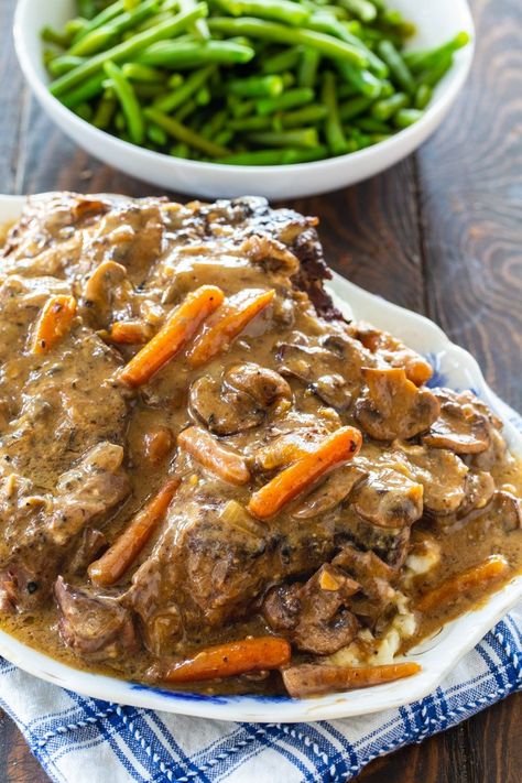 Crock Pot Roast with Creamy Mushroom Gravy Southern Pot Roast Crock Pot Recipes, Crock Pot Pot Roast, Mushroom Slow Cooker, Roast Beef Crock Pot Recipes, Crock Pot Roast, Beef Roast Crock Pot, Ground Beef Breakfast, Pot Roast Crock Pot Recipes, Pot Roast Recipe