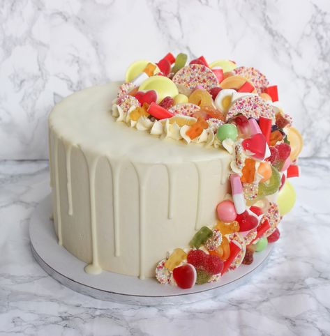 Haribo Birthday Cake, Sweetie Birthday Cake, Simple Sweets, Sweetie Cake, Pink Rose Cake, Fruits Cake, Marshmallow Cake, 15th Birthday Cakes, Candy Birthday Cakes