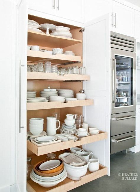 15 Clever Things Your Beautiful Dream Kitchen Would Have. Looking for ideas for a kitchen renovation or remodel? Whether the space you want is white, black, rustic, modern, farmhouse, or somewhere in between, these awesome ideas for all things including islands and cabinets, storage, drawers, counters, and beyond. #remodelingyourkitchen Unfitted Kitchen, Clever Kitchen Storage, Pantry Drawers, Kabinet Dapur, Kitchen Pantry Design, Pantry Design, Kitchen Remodel Idea, Kitchen Pantry, Small Appliances