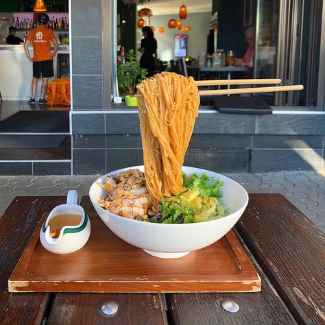 Flying Noodles, Noodle Float, Floating In The Air, Types Of Noodles, Pho Bowl, Noodle Bar, Vietnamese Restaurant, Frankfurt Germany, Serving Piece