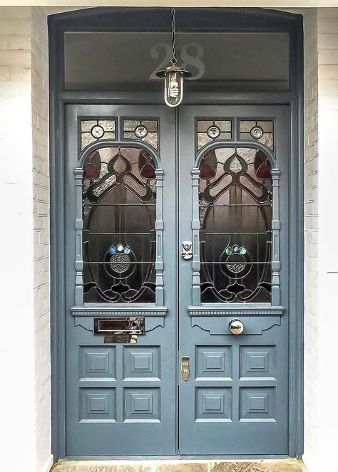 Farmhouse Front Doors, Cupboard Colours, Fashionable Wallpaper, 1930 House, Victorian Doors, Victorian Front Doors, Yellow Front Doors, Victorian Exterior, Traditional Front Doors