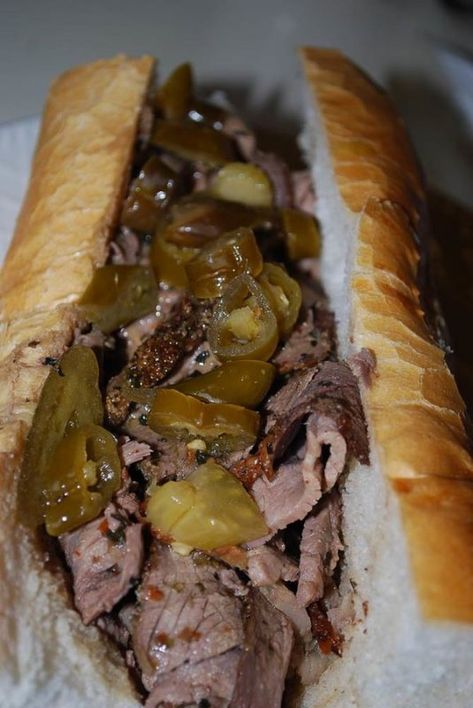 Slow Cooker Italian Beef Sandwiches, Chicago Italian Beef, Italian Beef Recipes, Slow Cooker Italian, Slow Cooker Italian Beef, Italian Beef Sandwiches, Beef Sandwiches, Italian Deli, Italian Favorites