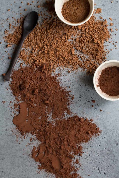 Are you curious what the difference is between natural and Dutch-processed cocoa powder? And where does raw cacao powder fit in? Let's find out! #cocoapowder #ingredients #chocolate #savorysimple Cacao Powder Recipe, Cacao Benefits, Ingredients Photography, Caffe Mocha, Cocoa Drink, Chocolate Photos, Cacao Chocolate, Baking Cocoa, Chocolate Powder