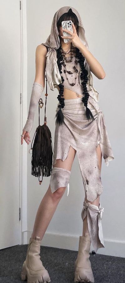 Wasteland Aesthetic Outfit, Toxic Wasteland Dress To, Dune Themed Outfits, Apocalypse Rave Outfit, Dune Fashion Aesthetic, Dune Rave Outfit, Dune Outfit Aesthetic, Apocalipsis Aesthetic, Dune Inspired Outfit