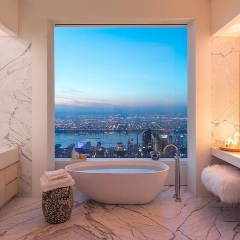 Drømme Bad, 432 Park Avenue, Bad Inspiration, Design Blogs, Bathroom Goals, Nyc Apartment, Dream Apartment, Park Avenue, Bath Tub