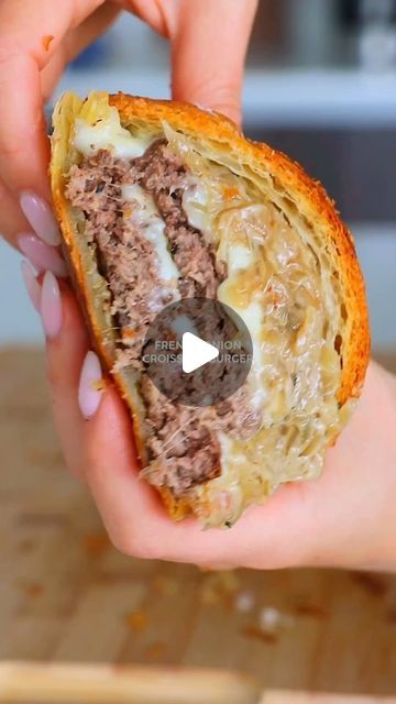 Croissant Recipes, Eat Burger, Breakfast Croissant, Croissant Breakfast, Croissant Recipe, Lovely Kitchen, Caramelized Onion, Provolone Cheese, White Onion