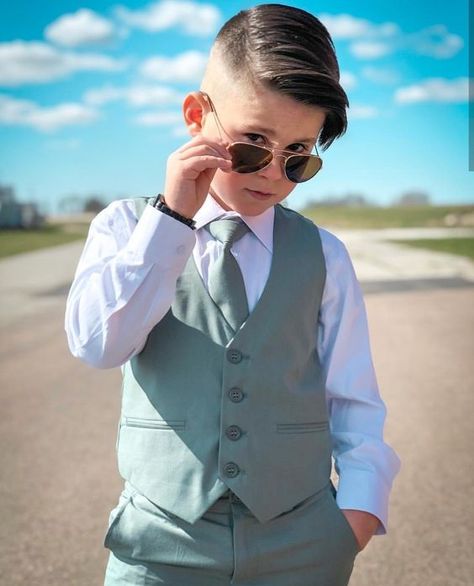 2024 Kids Wedding Outfits: Chic suits for boys & young guests Wedding Outfits For Boys, Kids Suits Boys Wedding, Wedding Ring Bearer Outfit, Ring Bearer Suit, Kids Wedding Outfits, Wedding Outfit For Boys, Outfits For Boys