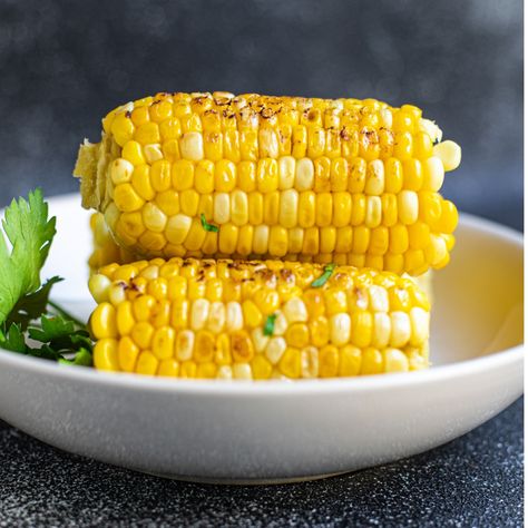 Air Fryer Corn on the Cob Cooking Sweet Corn, Air Fryer Corn, Corn On The Cob Recipe, Grilled Sweet Corn, Shucking Corn, Fried Recipes, Skillet Corn, How To Cook Corn, Cooks Air Fryer