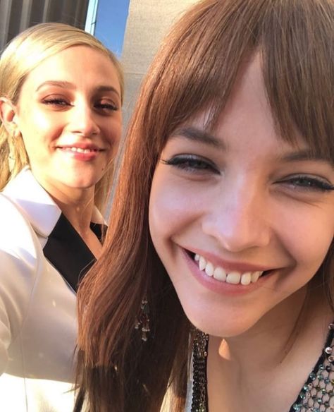 White Tuxedo Dress, Lili Reinhart And Cole Sprouse, Cami Mendes, Cfda Fashion Awards, Palvin Barbara, Black And White Tuxedo, Dylan Sprouse, White Tuxedo, Couples Vibe