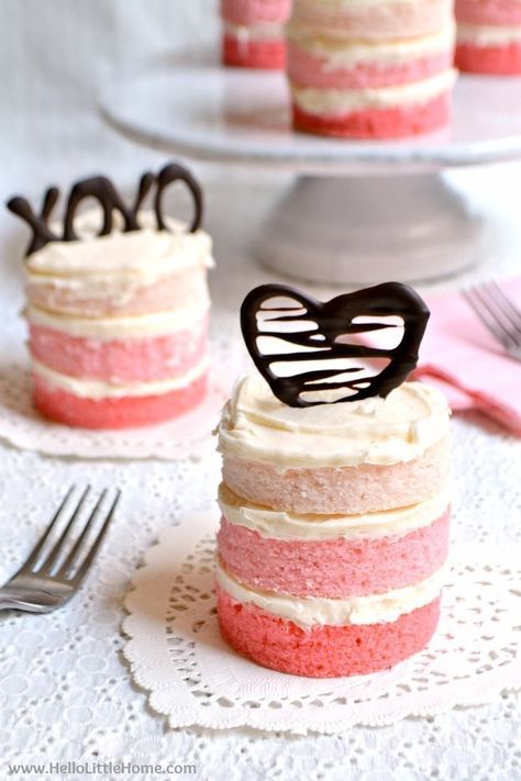 Word Cake, Ombre Cakes, Mini Cake Recipe, Mini Torte, Ombre Cake, Valentine Desserts, Valentines Day Cakes, Valentines Day Desserts, Valentine Cake