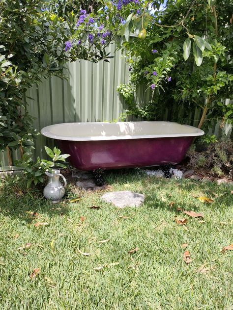 Purple clawfoot iron bath for the outdoor garden Garden Bathtub, Outdoor Bathtub, Outdoor Bathroom Design, Claw Foot Bath, Backyard Cottage, Outdoor Tub, Outdoor Baths, Outdoor Bath, Garden Tub