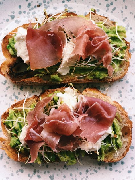 Prosciutto Toast Recipes, Breakfast Ideas With Prosciutto, Avocado Toast With Prosciutto, Prosciutto Ricotta Toast, Breakfast Prosciutto Recipes, Avocado Prosciutto Toast, Breakfast With Prosciutto, Prosciutto Recipes Sandwich, Fancy Lunch Ideas