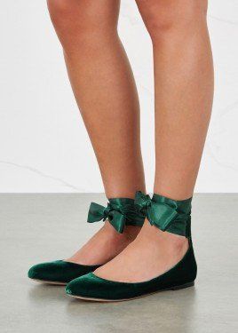 Emerald Green Shoes, Emerald Velvet, Character Styles, Ballet Beauty, Boots High Heels, Latest Fashion Trends For Women, Green Prom, Green Flats, Velvet Flats