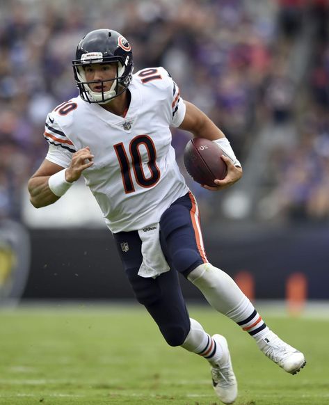 Mitch Trubisky Mitch Trubisky, Mitchell Trubisky, Football Pictures, Chicago Bears, Football Helmets, Bears, Nfl, Chicago, Football