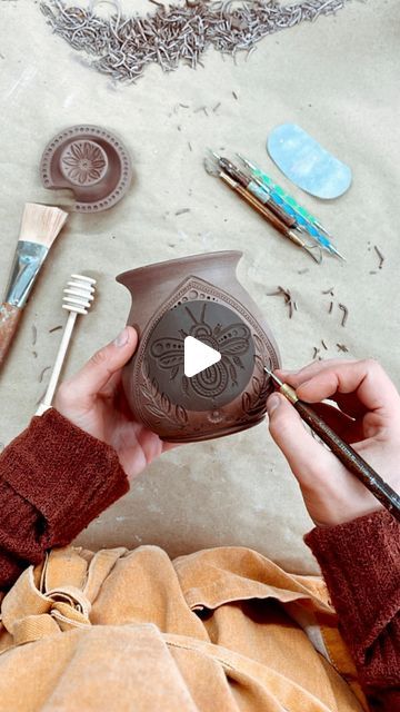 Cedarwood Ceramics on Instagram: "Some honey pot carving!🍯🐝🌼  #handmade #honeypot #honeybee #honey #ceramicart #wheelthrownpottery #canadianceramics #cedarwoodceramics #springart #natureinspiredart #bees #beelove #bumblebee" Clay Honey Pot, Ceramic Honey Pot, Wheel Thrown Pottery, Honey Jar, Spring Art, Honey Pot, Pottery Ideas, Bumble Bee, Ceramic Art