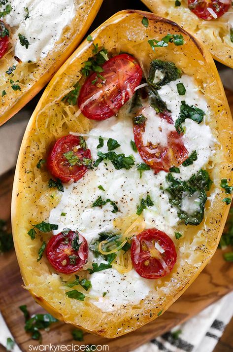 Oven Baked Spaghetti Squash, Garlic Parmesan Spaghetti, Parmesan Alfredo Sauce, Garlic Parmesan Spaghetti Squash, Parmesan Spaghetti Squash, Chicken Lettuce Cups, Parmesan Spaghetti, Cooking Spaghetti Squash, Vegetarian Spaghetti