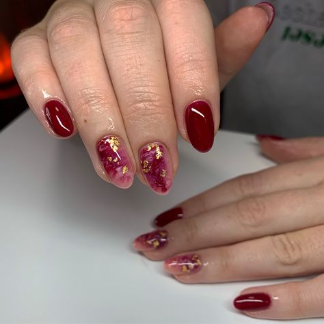 Red Nails With Marble Design, Red Marble Nails Acrylic, Marble Red Nails, Wine Colored Nails, Red Marble Nails, Ideas Uñas, Bridal Nails Designs, Bridal Nail Art, Hello Nails