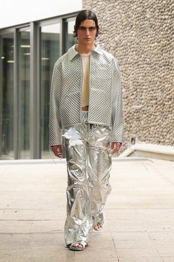 Chrome Outfits Men, Metallic Outfit Men, Metallic Men Outfit, Silver Outfit Men, Chromatic Fashion, Iridescent Mens Fashion, Men’s Metallic Outfit, Holographic Mens Fashion, Metalic Fashion Runway