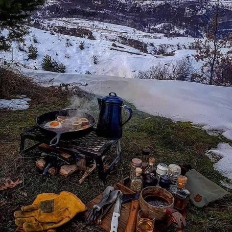 Supraviețuire Camping, Camping Aesthetic, Bushcraft Camping, Adventure Aesthetic, Winter Camping, Wilderness Survival, Into The Wild, Camping Survival, Survival Prepping