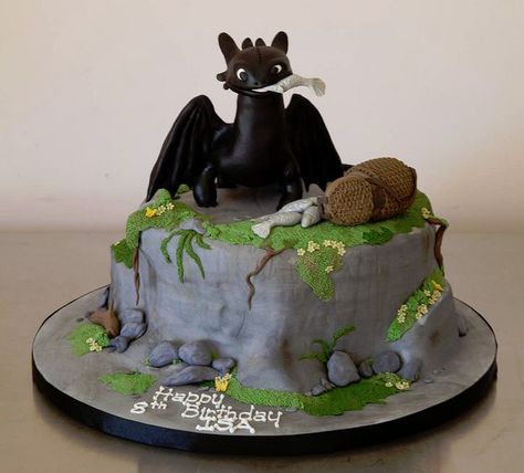 The cakes here are incredible. Such amazing fondant work. Dragons Cake, Toothless Cake, Dragon Birthday Cakes, Dragon Cakes, Dragon Birthday Parties, Dragon Cake, Cake Wrecks, Dragon Birthday, Dragon Party