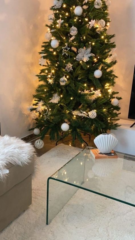 Christi_chro on instagram stories #xmasdecor #newyear #xmasdesign Merry Christmas Snapchat Story, Santa Claus Is Coming To Town, Matching Halloween, Glam Decor, Instagram Photo Inspiration, Xmas Holidays, Christmas Mood, Fake Story, Story Instagram