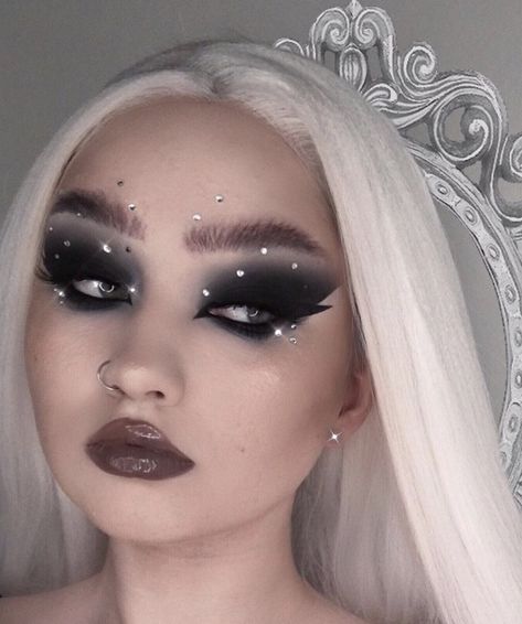 Dark Angel Makeup, Halloween Makeup Look, Angel Makeup, Halloween Makeup Pretty, Witch Makeup, Halloween Eye Makeup, Halloween Makeup Inspiration, Halloween Eyes, Makeup Eye Looks