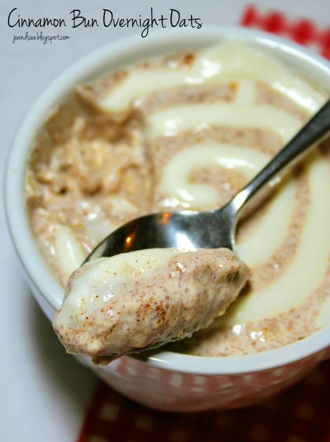 Jo and Sue: Cinnamon Bun Overnight Oats Cinnamon Bun Overnight Oats, Stevia Sugar, Overnight Oats Recipe Healthy, Overnight Oatmeal, Cinnamon Bun, Oats Recipes, Snacks Für Party, Oatmeal Recipes, Cinnamon Buns