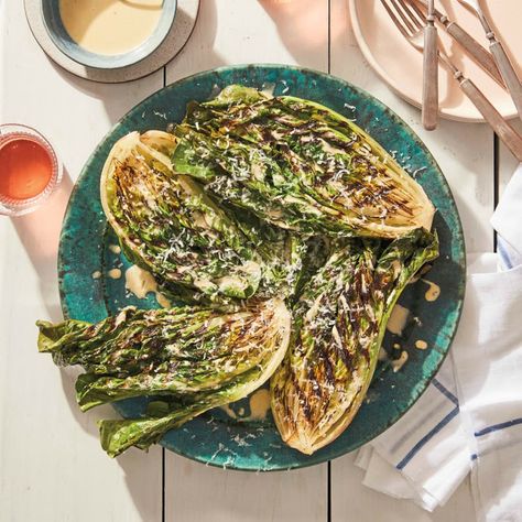 Caesar Dressing Healthy, Grilled Romaine Hearts, Grilled Romaine Lettuce, Caesar Dressing Recipe, Vegetarian Grilling, Southwest Salad, Grilled Salad, Grilled Romaine, Romaine Lettuce