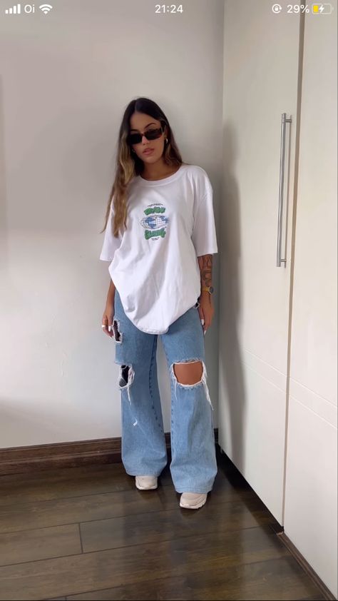 Wide Leg Jeans Oversized Shirt, Ootd Casual Chic, Oversized Tee Outfit, Oversize Tshirt Outfits, Outfit Oversize, Outfits Con Jeans, Outfit Streetwear, Casual Wide Leg Pants, Fashionista Clothes