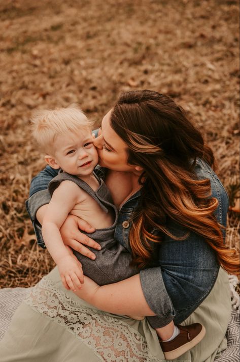 Birthday Pic, Mommy And Me Photo Shoot, Boy Photo Shoot, Colored Pencil Portrait, Pencil Portraits, Mom And Son, Mommy Outfits, Spring Photoshoot, Family Inspiration