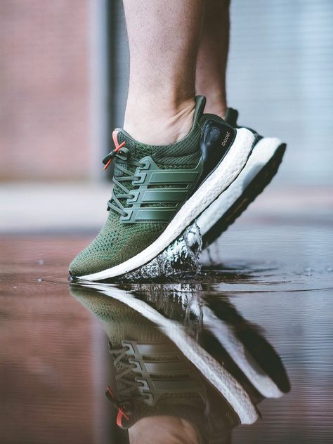 Adidas Ultra Boost 1.0 - Base Green - 2016 by thomas_1986 #viaGlamour Nike Ultra Boost, Nikes Shoes, Smart Casuals, Adidas Superstar Women, Sneakerhead Fashion, Oufits Casual, Adidas Boost, Nike Classic, Fitness Gear