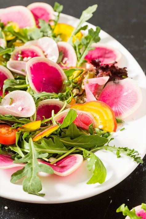 Save this healthy summer recipe to learn how to make a Watermelon Radish Salad. Radish Recipes Salad, Watermelon Radish Recipe, Watermelon Radish Salad, Radish Salad Recipe, Radishes Recipe, Simple Balsamic Vinaigrette, Food Outdoor, Radish Greens, Tomato Cucumber Salad