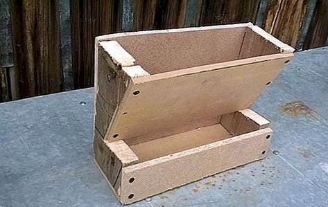 Rabbit Hutch Plans, Gravity Feeder, Rabbit Feeder, Lumber Rack, Rabbit Farm, Diy Wood Pallet Projects, Rabbit Hay, Chicken Coup, Chicken Feeders