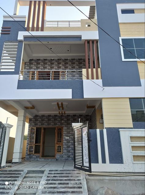 Indian Building Exterior Paint Ideas, Front Colour Of House Indian, Hall Colour Ideas Indian, House Colour Exterior Indian, Elevation Colours, House Outside Colour Combination, Exterior House Colors Indian Style, House Front Wall Design, Exterior House Colors Combinations