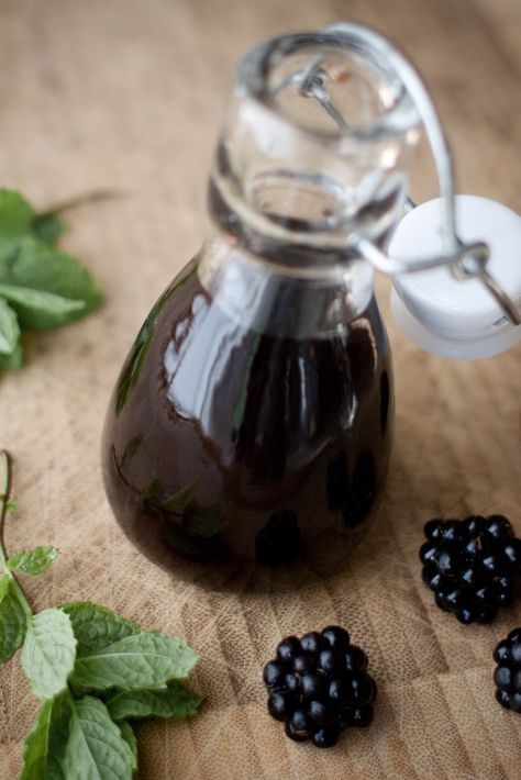 Poppy Seed Tea Recipe, Blackberry Vinegar Recipes, Witch Pantry, Blackberry Vinegar, Flavored Vinegars, Great British Food, Blackberry Recipes, Foraging Recipes, Great British Chefs