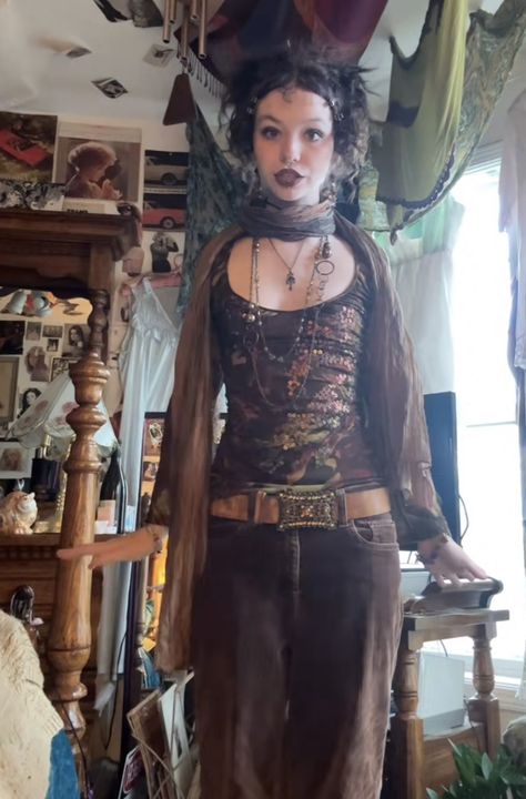 Gothic Fairy Core Outfits, Grunge Brown Outfit, Alternative Street Fashion, Brown Flared Jeans Outfit, Earthy Fashion Style, Brown Goth Outfit, Warm Alt Outfits, Pixie Outfit Style, Brown And Purple Outfit