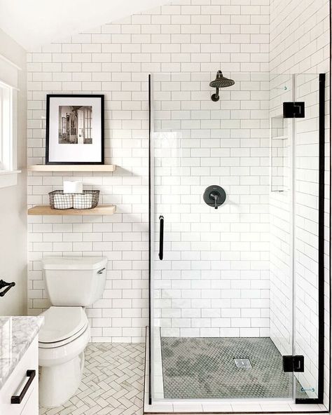 Small Narrow Bathroom, Makeover Kamar Mandi, Small Bathroom Layout, Standing Shower, Narrow Bathroom, Corner Shower, Bathroom Inspiration Decor, Upstairs Bathrooms, Tiny Bathroom