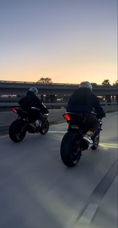 Night Club Aesthetic, Motocross Love, Biker Photoshoot, Bike Aesthetic, Motorcycle Aesthetic, Biker Aesthetic, Biker Boys, Pretty Bike, Biker Love