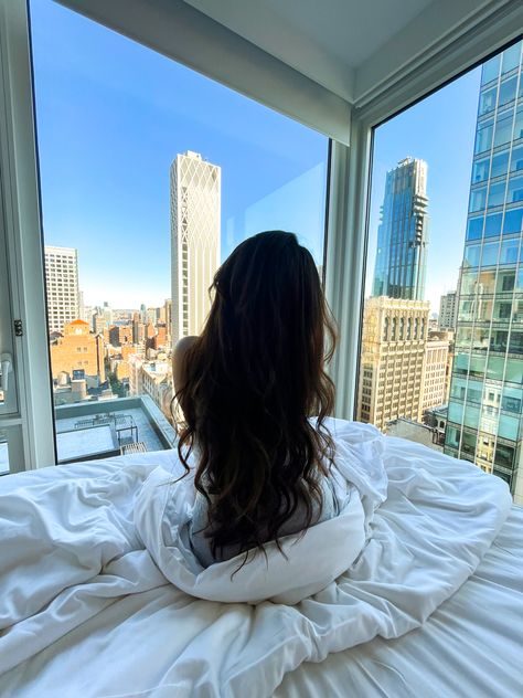 NYC skyline view at Arlo Nomad with girl with long hair Condo With A View, Apartment Photoshoot Ideas, Arlo Nomad New York, Apartment Skyline, Arlo Nomad, Nyc Apartment Aesthetic, Nomad New York, Appartement New York, City Penthouse