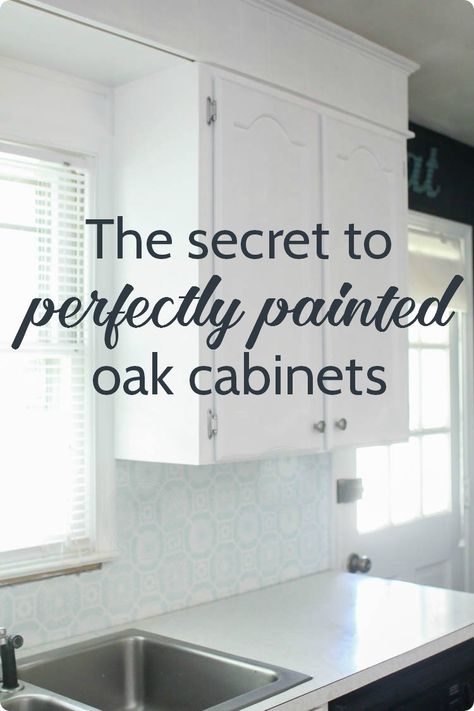 Step by step tutorial for painting oak cabinets white including the best way to get rid of the wood grain. This is one of the best ways to update kitchen cabinets! Painted Oak Cabinets, Painting Oak Cabinets White, White Oak Furniture, Update Kitchen, Update Kitchen Cabinets, Redo Cabinets, Painting Oak Cabinets, Casa Clean, Oak Kitchen Cabinets