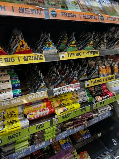 korean convenience store Korean Convenience Store Exterior, Asian Convenience Store, Convenience Store Aesthetic, Korean Kimbap, Korean Convenience Store, Store Aesthetic, Convenience Store, Vision Board, Travel